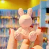 Llavero de conejo de bambú moda de alta gama Llavero personalizado para coche de hombre Muñeco Exquisitos adornos para bolso Llavero femenino