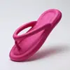 Novas Chinelas Estilosas para Casais Usarem na Praia, Chinelos de Verão para Mulheres, Antiderrapantes e Resistentes ao Desgaste