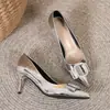 Zapatos de Mujer de Gama Alta de Nicho Estilo Francés Modelo Nuevo Primavera y Otoño 2026 Tacón Fino Punta Fina Zapatos de Trabajo con Hebilla Cuadrada Elegantes Tacones Altos