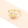 Anillo Bicolor de Diamante Amarillo y Blanco Giratorio, Elegante y Exquisito, Anillo Versátil Chapado en Oro de Tamaño Ajustable para Mujer