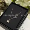 Novo Estilo Colar Chanel Inspirado com Laço Duplo C para Mulheres, Corrente de Clavícula de Couro Estilo Chanel Vintage, Colar Corrente de Suéter de Alta Qualidade