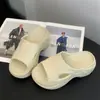 Chinelos Novo Estilo 2026, Slip-Ons Modernos com Solado Grosso para Mulheres, Para Uso Externo no Verão, Chinelos de Eva com Toque Macio, Sandálias de Praia para Férias