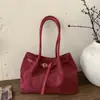 Bolsa de mão transfronteiriça nova minimalista de grande capacidade, bolsa de ombro versátil para mulheres, bolsa tote de camurça de nicho pequeno de grande capacidade
