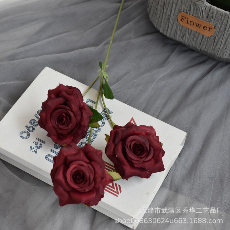 卷边玫瑰酒红色