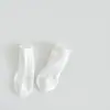 Novedades Primavera y Verano para Bebés y Niños Pequeños Malla Transpirable Absorbente de Sudor Color Liso Algodón Peinado Calcetines de Bebé Algodón Peinado Sin Costuras Cosido a Mano