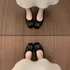 Zapatos Femeninos de Punta Cuadrada y Tacón Bajo Estilo Hada con Lazo Suave 2026 Modelo Nuevo Primavera/Verano Zapatos de Ballet para Fiesta que Aumentan la Altura