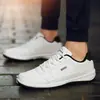 Zapatillas Deportivas Casuales Populares Transfronterizas de 5 Colores 48 Primavera y Otoño Zapatos de Cuero Impermeables Calzado Casual Suave Antideslizante para Jóvenes