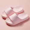 Sandálias Multicores Disponíveis Estilo Casal Antiderrapante Solado Macio Silenciosas para Casa Banheiro Chinelos de Tira Única EVA Venda por Atacado de Fábrica