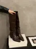 Botas de salto alto bico fino acima do joelho, botas de montaria longas para mulheres, novas botas longas marrons justas para outono e inverno de 2025