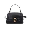 Bolso de mano pequeño cuadrado nuevo de moda otoño estilo retro con un diseño simple y elegante, con cierre de broche y adecuado para llevar cruzado, al hombro o en la mano.