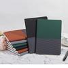 Fabricantes de fuentes personalizan libretas con costuras de PU a rayas y montaje en superficie suave con logotipo.