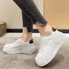 Zapatillas blancas para mujer 2026 nuevo modelo de verano, de suela gruesa, que aumentan la altura, transpirables, zapatillas deportivas casual populares versátiles antideslizantes