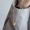 Libro Rojo Pequeño Explosiones Medio Antiguo Vintage Diseño Único Sentido Geométrico Gota de Agua Collar Moda Mínima Cadena para Clavícula