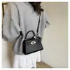Bolsa Cuadrada Pequeña de Mano de Alta Gama al por Mayor para Mujer, Nuevo Estilo Verano 2025, Bolso de Hombro con Patrón de Cocodrilo de Lujo Ligero, Bolso Cruzado para Viajes Diarios
