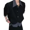 Cardigan Yapi listrado em retalhos camisa de manga curta falsa de duas peças para homens e mulheres nicho muito estruturada verão deslocamento T-shirt versátil