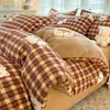 Juego de ropa de cama de terciopelo de leche engrosado de grado A para otoño e invierno, que incluye una funda de edredón de forro polar de coral y un juego de tres piezas de franela para estudiantes