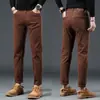 Jeans caqui de alta gama italianos para hombre, nuevos pantalones largos casuales de corte slim para primavera y otoño 2026, pantalones cropped