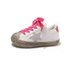 2026 Outono Novos Sapatos de Andador para Bebê Biqueira de Concha Sapatos Casuais Moda para Meninas Tênis de Prancha para Crianças Pequenas Tênis Esportivos Tendência
