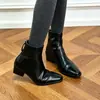 Novas botinhas pretas estilo retrô coreano 2026 para mulheres, com salto médio, bico quadrado, salto grosso e design justo, perfeitas para o dia a dia.