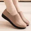 Zapatos populares de PVC para madres de mediana edad y ancianos, cómodos para usar al aire libre, antideslizantes, de suela blanda, mocasines de trabajo impermeables