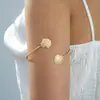 Pulseira Elegante Floral Aberta Estilo Transfronteiriço Europeu e Americano para Mulheres, Pulseira de Pétalas da Moda Verão Novo Estilo de Rua com Senso de Design