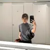 Camiseta de Punto Unisex de Manga Corta con Cuello Medio Alto Irregular de Canalé Gris-Negro Elegante, Estilo Nuevo de Verano 2026 para Pareja