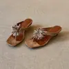 Chanclas de Moda para Mujer 2026, Estilo Nicho, con Pedrería, Acabado Mate, para Uso en Exteriores, Tacón de Cuña, Punta Abierta, Chanclas de Verano para Mujer
