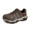 Sapatos femininos estilo europeu, nova coleção outono 2026: estampa de leopardo, com cadarço, retrô, sola grossa, que aumenta a altura, versátil, casual e esportivo, tênis estilo pai