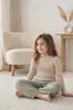 Suéter de cachemira de color liso para niños de otoño e invierno, jersey de manga larga ajustado como capa base con cuello medio alto para niños y niñas