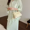 Bolso de Mujer de Cuero Suave Estilo Minimalista 2026 Nuevo Modelo Color Macarrón Bolso de Hombro Cruzado Diseño de Nicho Bolso de Mano para Viaje