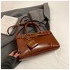 Bolsa de Ombro Feminina Moda Retrô Transfronteiriça Bolsa Baguete 2025 Primavera Nova Bolsa com Sensação de Alto Padrão Bolsa Tote de Ombro de Grande Capacidade