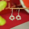 Yuebao Joyería Jade Hetian Natural Plata de Ley S925 Hebilla de Seguridad Zodiaco Serpiente Nicho Pendientes de Gancho de Plata de Alta Gama