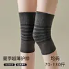Las rodilleras de verano son ultradelgadas, sin costuras, transpirables, no dan calor, muy elásticas, resistentes a las bolitas, adecuadas para deportes y no aprietan las piernas, protegiendo las articulaciones de la rodilla.