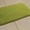 Simples Moderno Cor Sólida Coral Fleece Sala de estar Quarto Cabeceira Tapete à prova de umidade Casa Banheiro Tapete de chão absorvente
