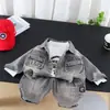 2026 Nuevo Conjunto de Otoño para Niños Estilo Coreano Chaqueta de Mezclilla Elegante Conjunto de Tres Piezas Ropa de Bebé Moda al por Mayor