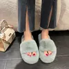 Nuevas zapatillas peludas caseras de suela blanda simples para otoño e invierno 2026, zapatillas planas antideslizantes de suela gruesa para mujer, de hada, que aumentan la altura