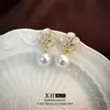 Brincos de Tarraxa Elegantes Franceses com Camélia e Pérola Incrustadas com Diamantes Nicho Luxo Leve Temperamento Triângulo Presilhas de Orelha Brincos Gentis Versáteis para Mulheres