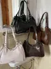 Bolso de hombro de moda estilo vintage con diseño europeo y americano, bolso de hombro tachonado, bolso de mano único estilo motocicleta, bolso de axila