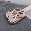 Talla 27-32 2026 Sandalias para Niña de Cuero Ultra-Fibra con Punta Cerrada, Estilo Coreano, Suela Suave, Sandalias de Moda de Venta Caliente 5747