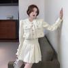 Foto Real de Vestido Blazer Curto Estilo Francês de Celebridade da Internet de 2026 com Saia Plissada e Cintura Alta