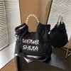 Otoño 2026 Nuevo Bolso de Gran Capacidad para Estudiantes y Viajes Diarios Bolso Tote Portátil para Mujer Bolso de Hombro con Bordado de Letras Bolso Cruzado
