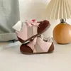 Zapatillas para niñas 2026 primavera y otoño nuevos zapatos deportivos para bebé suela suave zapatos para caminar estilo coreano para niños zapatos de entrenamiento alemanes zapatos casuales