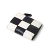 Venta directa de fábrica bolsa para tarjetas tejida de alta gama estilo ins de piel de vaca monedero plegable de cuero con cremallera para mujer