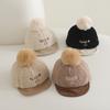 Chapéu de Bebê Chenjing Outono e Inverno Novo Chapéu de Boné com Letra Bordada Bola de Pelo Pelúcia Quente para Bebê Menino e Menina