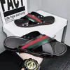 Chinelos Personalizados para Homens, Chinelos de Couro de Verão, Chinelos Antiderrapantes, Calçados de Praia com Solado Macio, Calçados de Exterior Modernos e na Moda, Sandálias Personalizadas