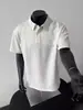 Camiseta Masculina Polo Americana High-End Manga Curta Ombro Direito Design de Costura Desconstruído Cor Pura Simples Solta Meia-Manga