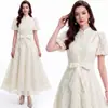Vestido Feminino de Comércio Exterior, Estilo Francês Delicado de Renda com Manga Curta, Gola Alta, Fechamento em Botão Único, Ajuste na Cintura, Emagrecedor, Corte Evasê