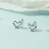 Aretes Pequeños Huecos en Forma de Corazón para Mujer, Joyería de Corazón Melocotón Simple y Versátil, Accesorios de Oreja Compactos Que No Necesitan Quitarse al Dormir, Estilo Minimalista de Nicho