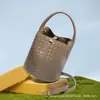Bolso de Mano Nuevo Estilo Tejido a Mano Puro Moda Casual Versátil Bolso Cubo Lujo Ligero Simple Bolso de Hombro de Gama Alta