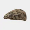Gorra de béisbol retro británica con estampado de leopardo, marca de tendencia estilo Hong Kong, sombrero octogonal para mujer, casual de calle, versátil, boina para usar al revés